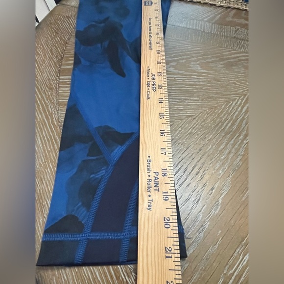 Lululemon Run Inspire Crop II Jumbo Inky Floral Blue Black Size 4 - Picture 10 of 12